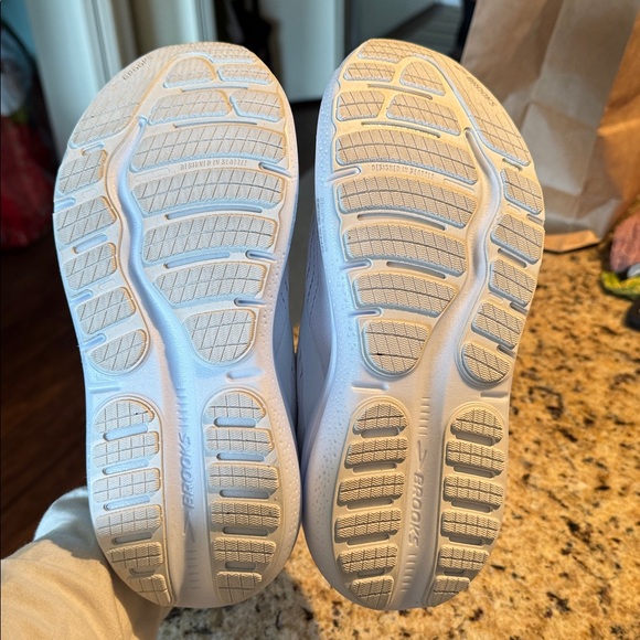 Brooks Ghost Max White Sneakers - Picture 3 of 7